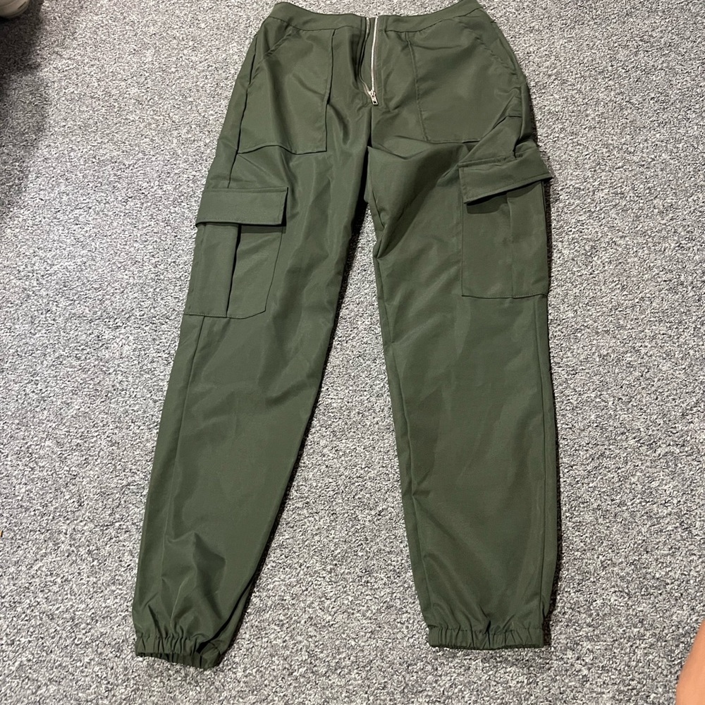 Brand new green cargo pants with zipper